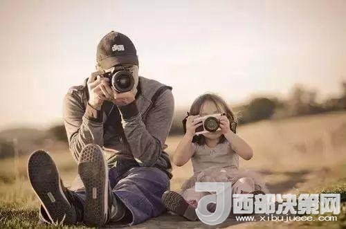 “曾子殺豬”故事在前，最近又有《父母說好考了90分就去看海，被爽約后女孩離家出走》新聞在后。父母如果自己的行為“打臉”了，又怎么能在孩子面前掌握教育的主動(dòng)權(quán)。