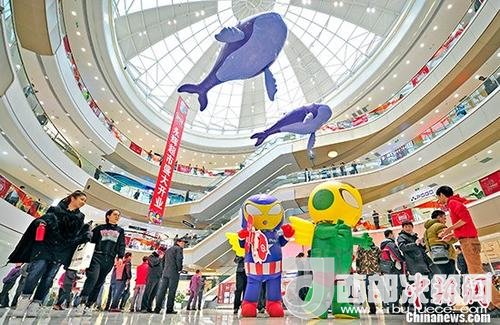 資料圖：購(gòu)物商場(chǎng)。 <a target='_blank' >中新社</a>記者 佟郁 攝
