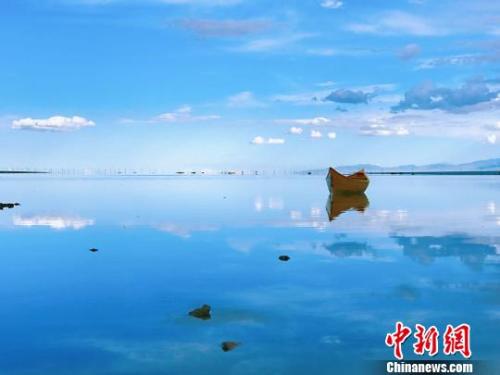  資料圖：“天空之鏡”茶卡鹽湖?！埨ぁz