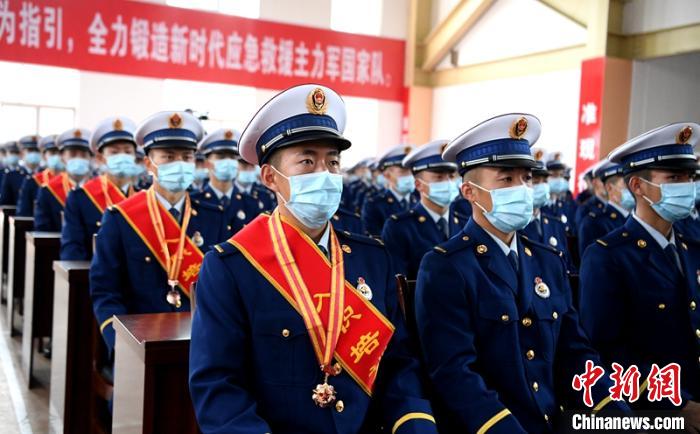 授銜表彰儀式現(xiàn)場(chǎng)?！⒅铱?攝