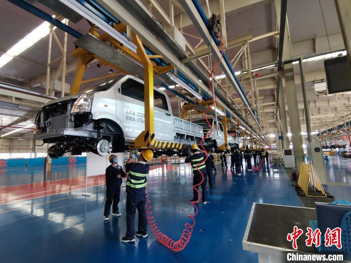 4月初，成功汽車全面復工復產(chǎn)。尤其是隨著疫情得到控制，該公司的生產(chǎn)力度也不斷加大?！「唢w 攝