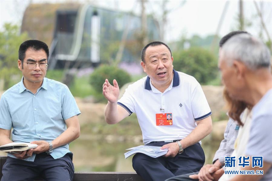 （新華全媒頭條·兩會(huì)精神看落實(shí)·圖文互動(dòng)）（2）整體謀劃、系統(tǒng)升級(jí)、全面提升——落實(shí)全國(guó)兩會(huì)精神織牢織密公共衛(wèi)生防護(hù)網(wǎng)