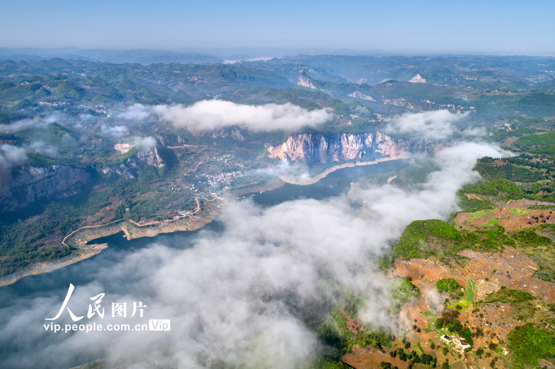 2022年4月3日拍攝的貴州省黔西市新仁苗族鄉(xiāng)境內(nèi)的烏江一級支流六沖河。